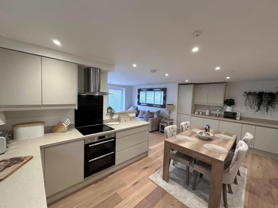 Апартаменты 2bed Ground Floor Flat + Garden Sunningwell