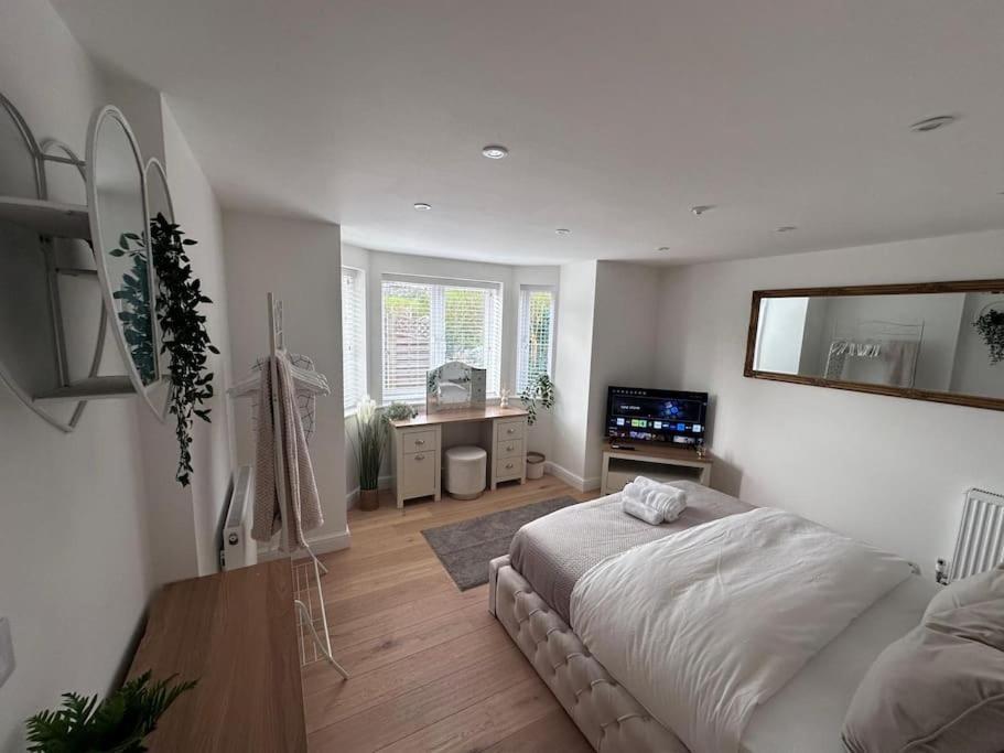 Апартаменты 2bed Ground Floor Flat + Garden Sunningwell